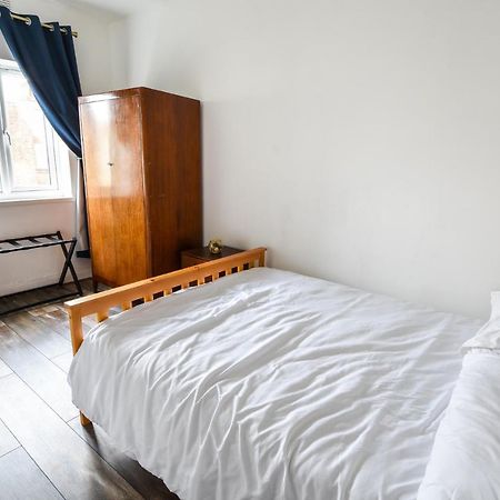 Great Spacious 2 Bedroom Flat 헨던 외부 사진