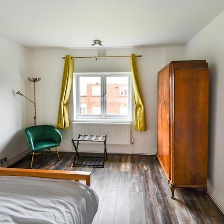 Great Spacious 2 Bedroom Flat 헨던 외부 사진