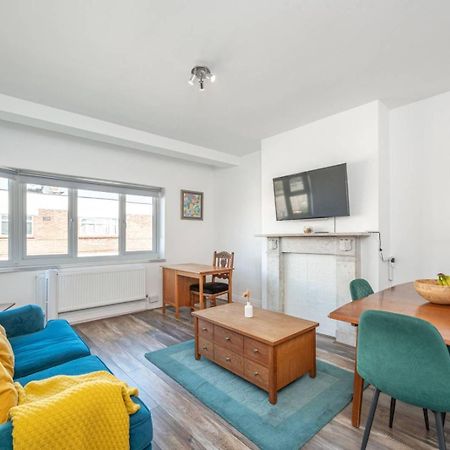 Great Spacious 2 Bedroom Flat 헨던 외부 사진