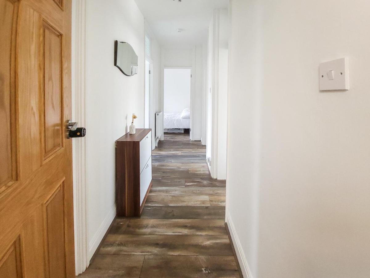 Great Spacious 2 Bedroom Flat 헨던 외부 사진
