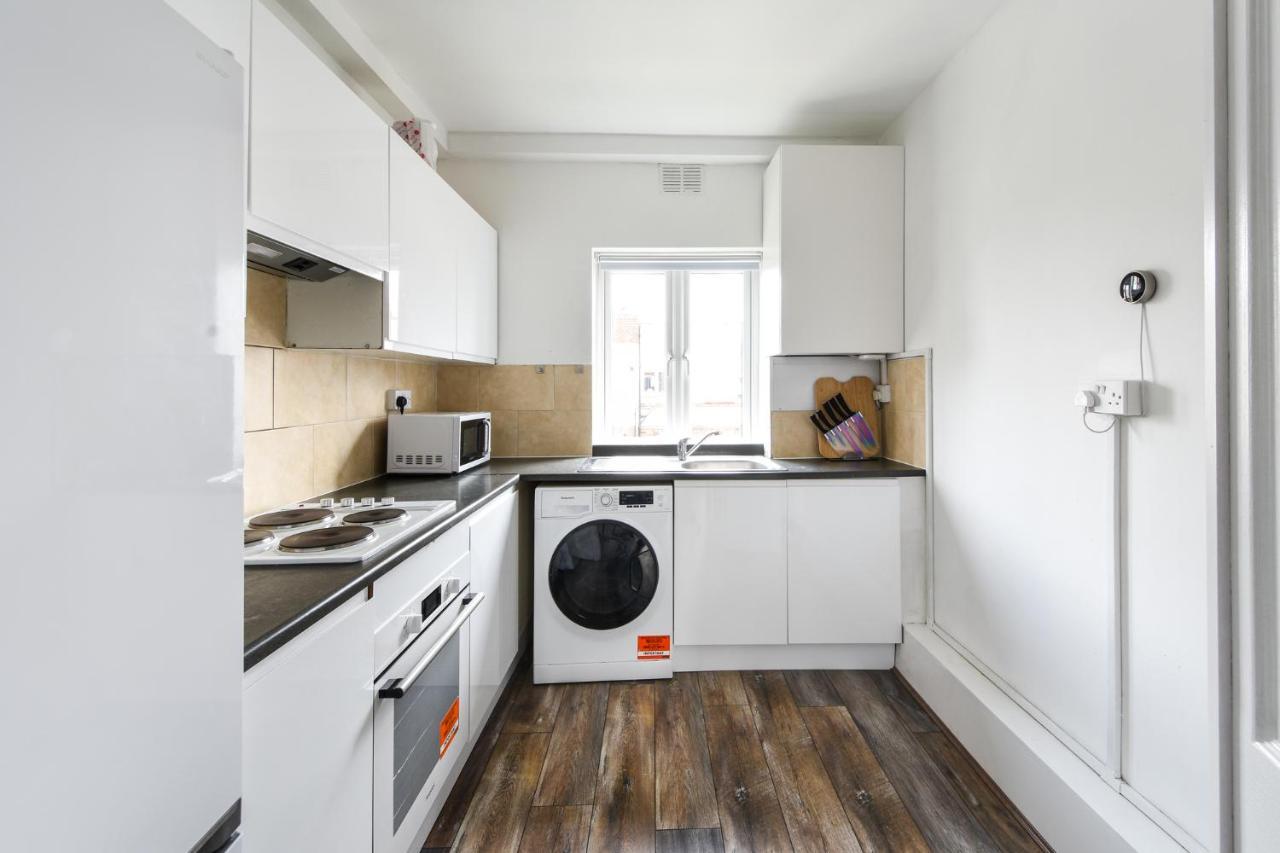 Great Spacious 2 Bedroom Flat 헨던 외부 사진