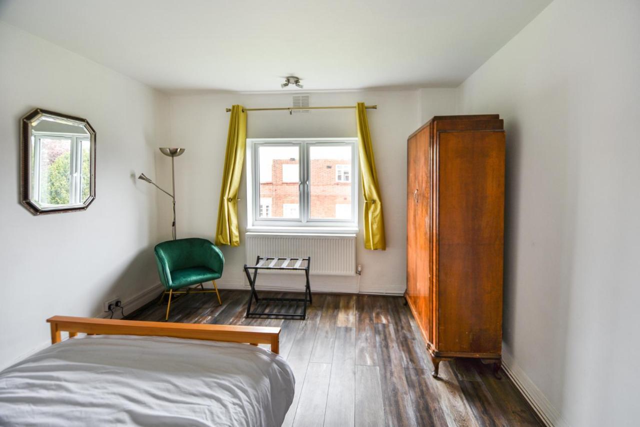 Great Spacious 2 Bedroom Flat 헨던 외부 사진